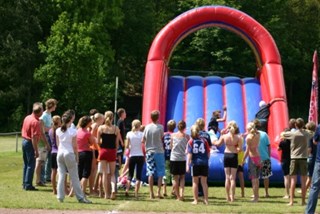 Groots jeugdfeest bij 10 jarig bestaan Croonenburg