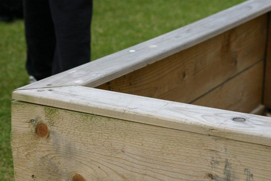 Detail van de bak zoals die wordt aangelegd