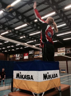 Luca op grote hoogte met de nieuwe ballenkar