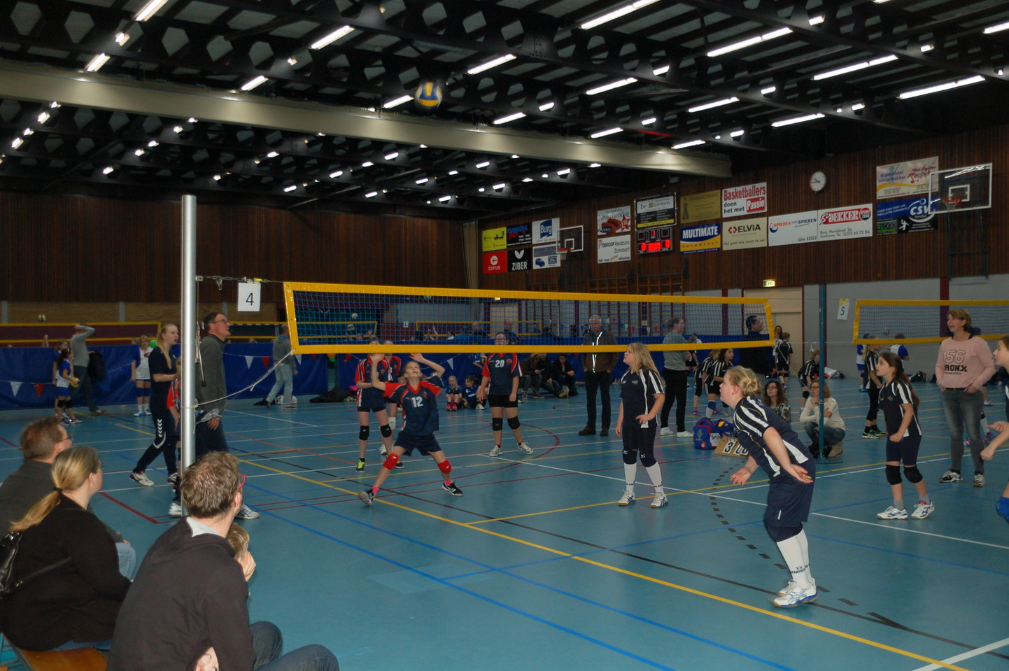 Eerste wedstrijd van Sacha en Sanne en meisjes CMV niveau 5