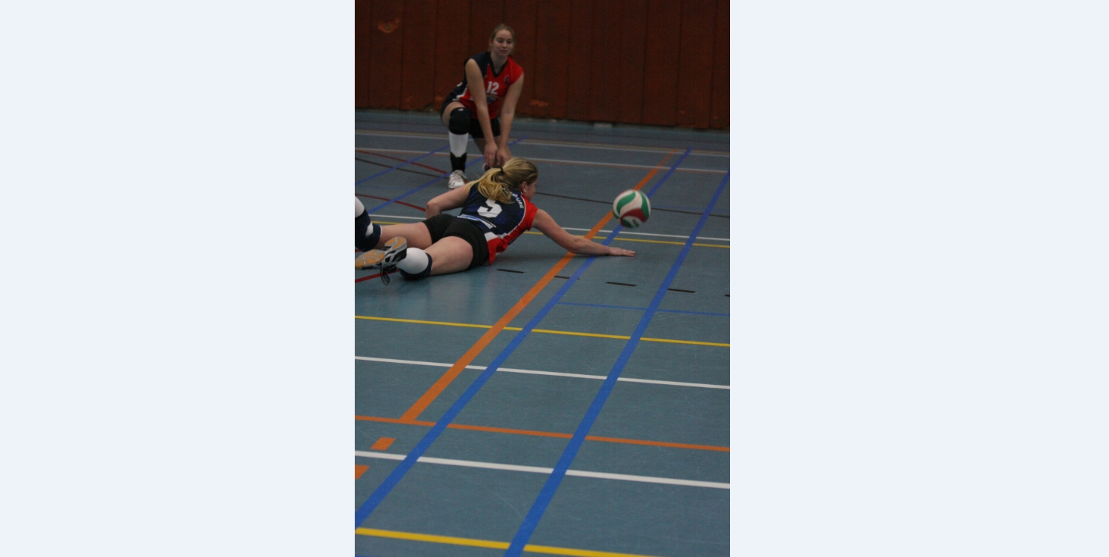 Croonenburg dames slaan gat.