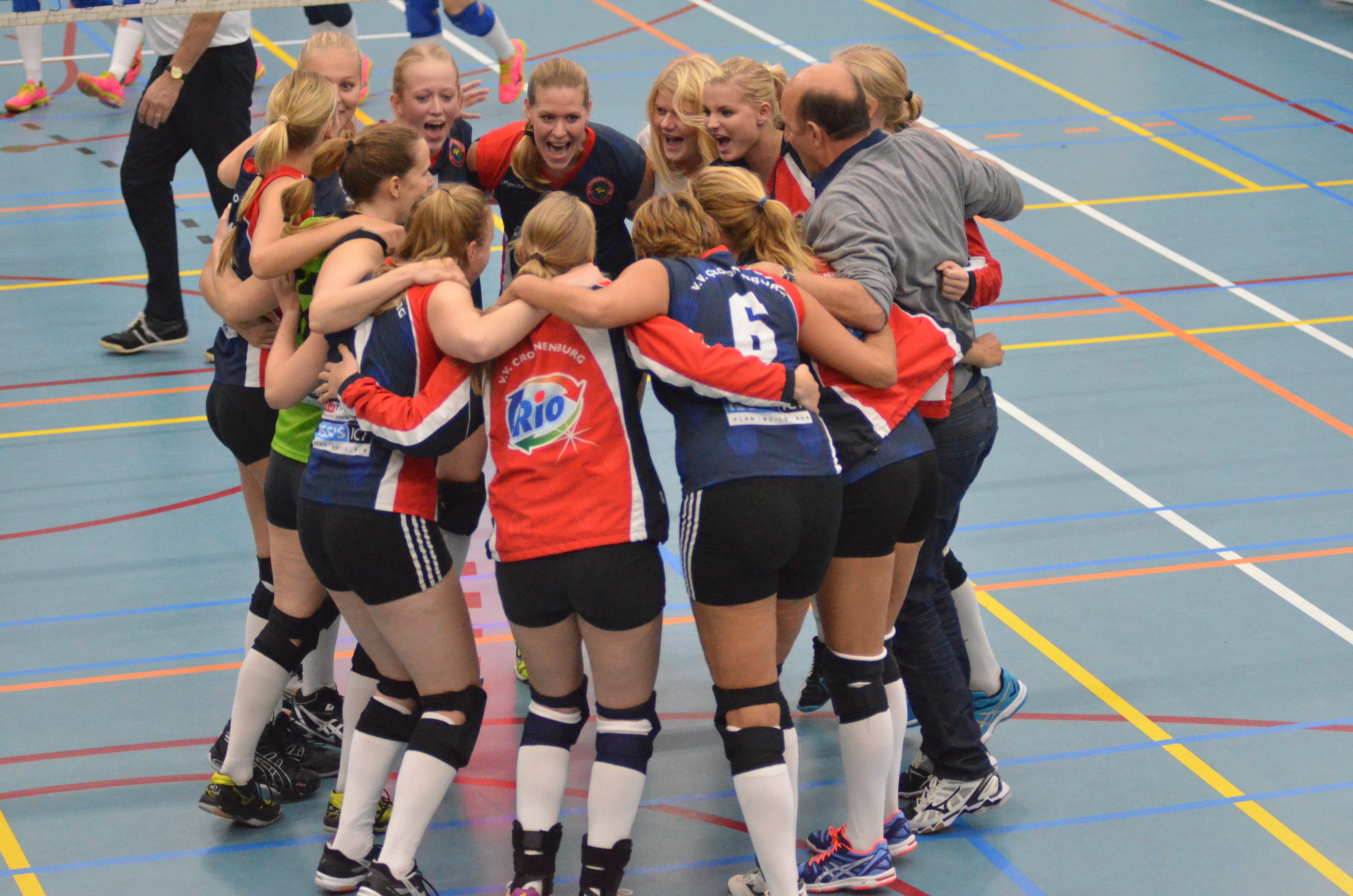 Dames 1 wint eerste thuiswedstrijd